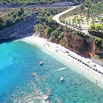 Apartment Alice Happy Place 2 , Only 5 Minutes From The Shipwreck!!! Anafonitria