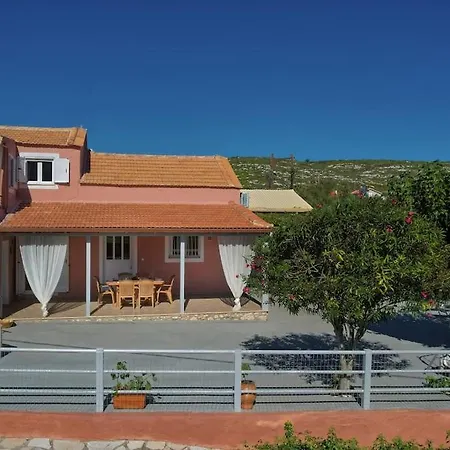 Apartment Alice Happy Place 2 , Only 5 Minutes From The Shipwreck!!! Anafonitria