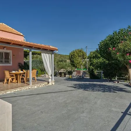 Apartment Alice Happy Place 2 , Only 5 Minutes From The Shipwreck!!! Anafonitria