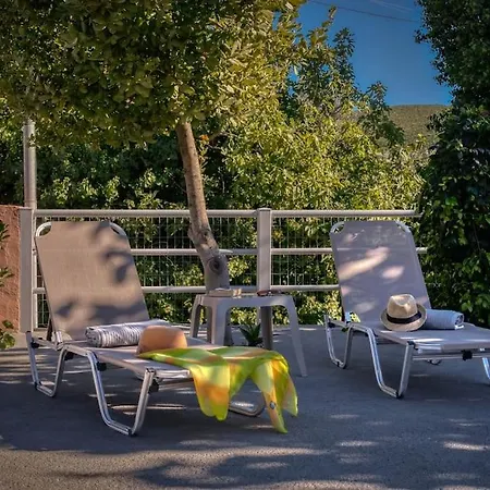 Apartment Alice Happy Place 2 , Only 5 Minutes From The Shipwreck!!! Anafonitria
